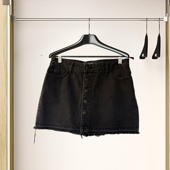 😍 Hollister Mini Jean Skirt Size 5 / W 27 Black Denim - Picture 1 of 7